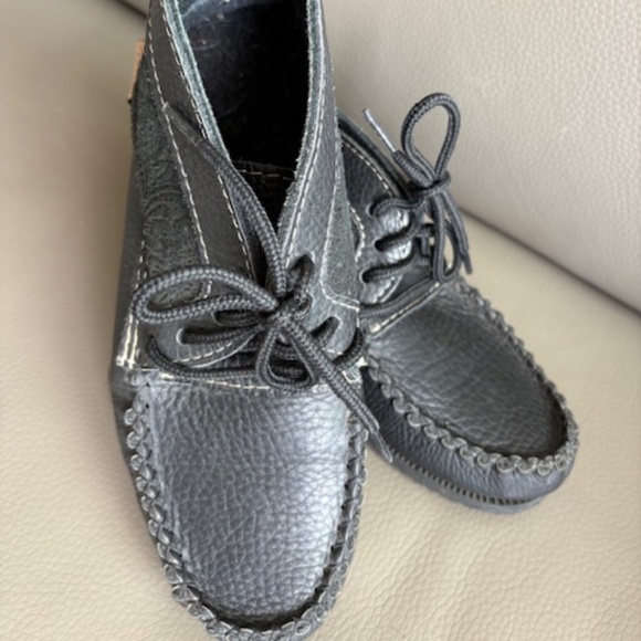 Laurentian Chief L7 full grain leather black lace-up ankle booties embossed - Picture 2 of 11